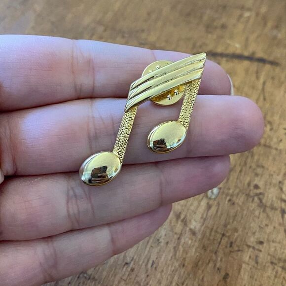 Gold Musical Note Pin - Picture 5 of 5